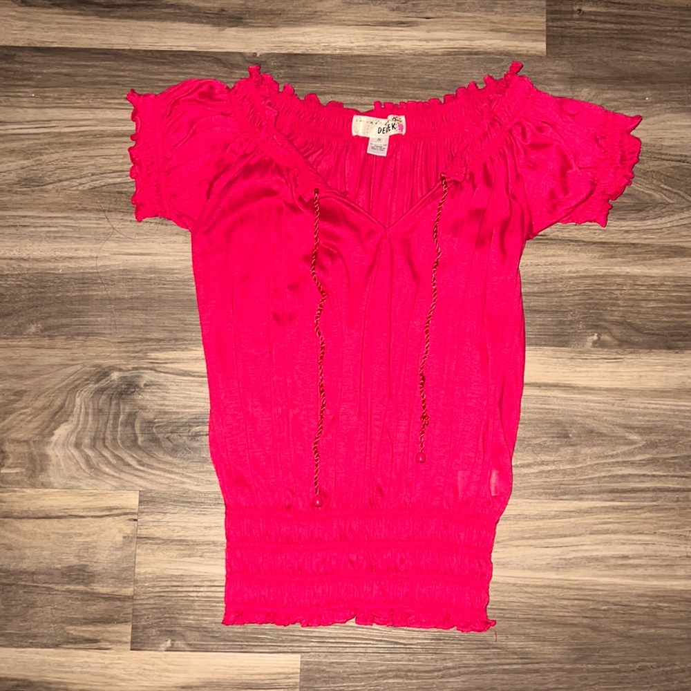 A fusia pink shirt, Size S